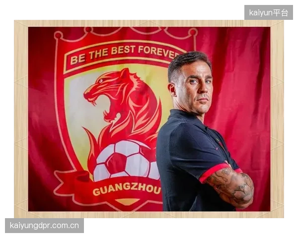 卡纳瓦罗移植意大利链式防守理念，乌兹别克斯坦队后防线默契度提升显著。